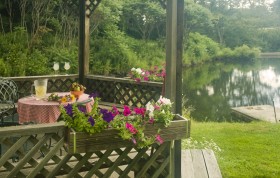 Gazebo and picnic at Northern Vermont B&B Rabbit Hill Inn gazebo