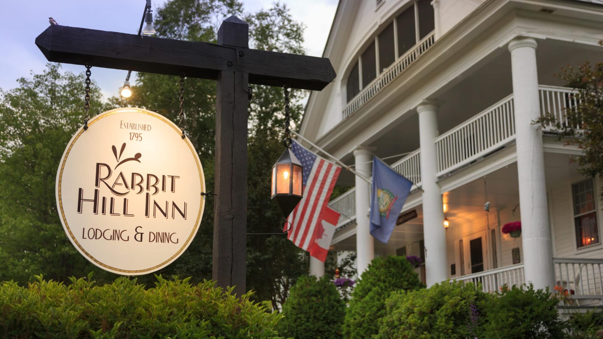 Rabbit Hill Inn and restaurant in Vermont|Luxury room Cedar Glen Suite at Rabbit Hill Inn