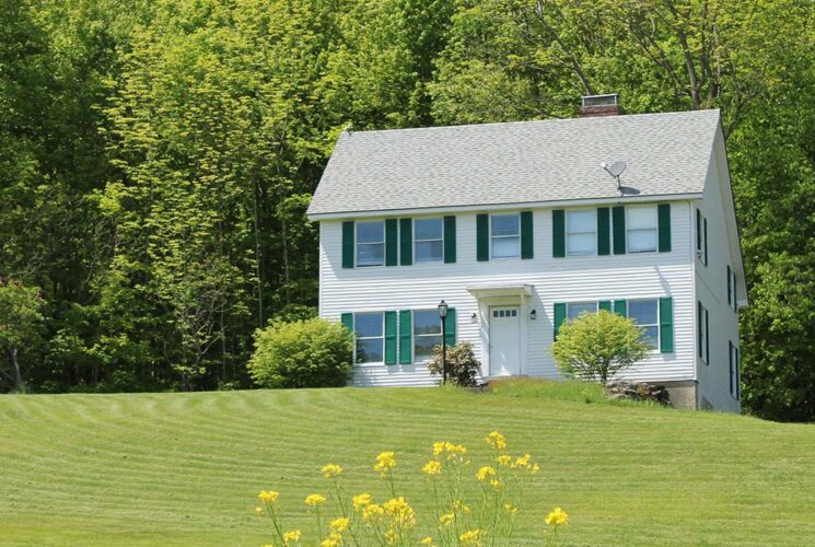 The Maple House – A Private Estate Home H2: Sleeps 6 Adults | Breakfast & Sweets Included
